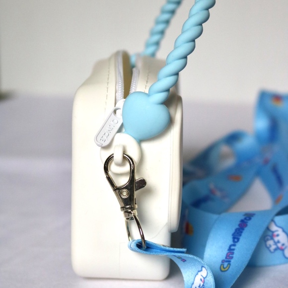 Hello Kitty Mini Shoulder Bag Purse Q Uncle X Sanrio Cinnamoroll Silicone - Picture 5 of 8